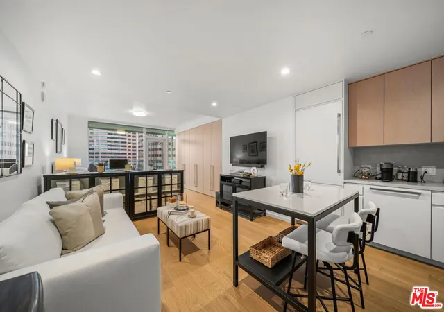 4th image of 877 Francisco St #1715, Los Angeles, CA 90017 | MLS# 25579693