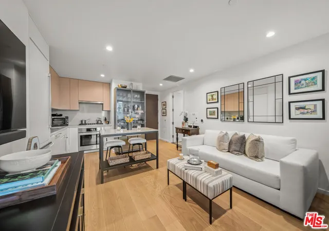 5th image of 877 Francisco St #1715, Los Angeles, CA 90017 | MLS# 25579693