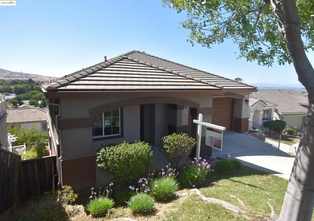 Photo 1 of Sale Pending at 127 Delta Vista Ln, Pittsburg, CA 94565 | MLS# 41108546 | Listing updated on 2025-11-11