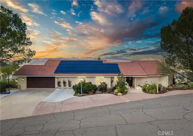 3rd image of 30990 Blackhorse Dr, Canyon Lake, CA 92587 | MLS# SW25186150