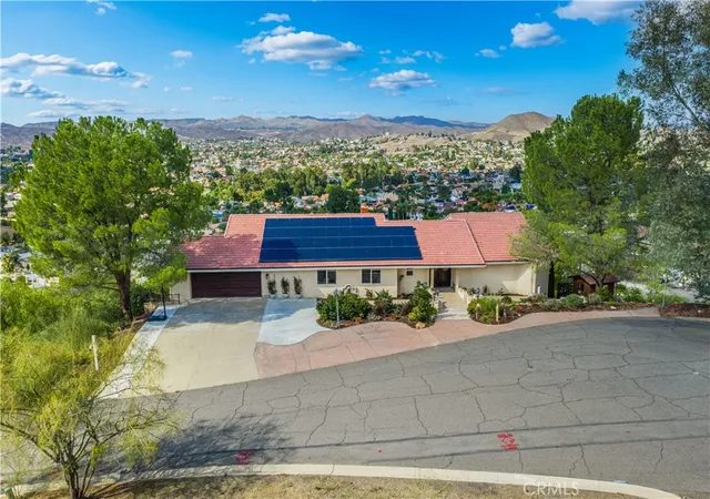 4th image of 30990 Blackhorse Dr, Canyon Lake, CA 92587 | MLS# SW25186150