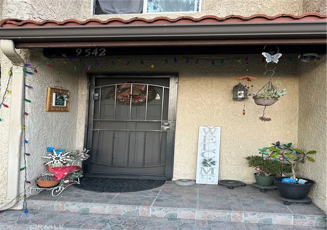 2nd image of 9542 Via Venezia, Burbank, CA 91504 | MLS# GD25186680