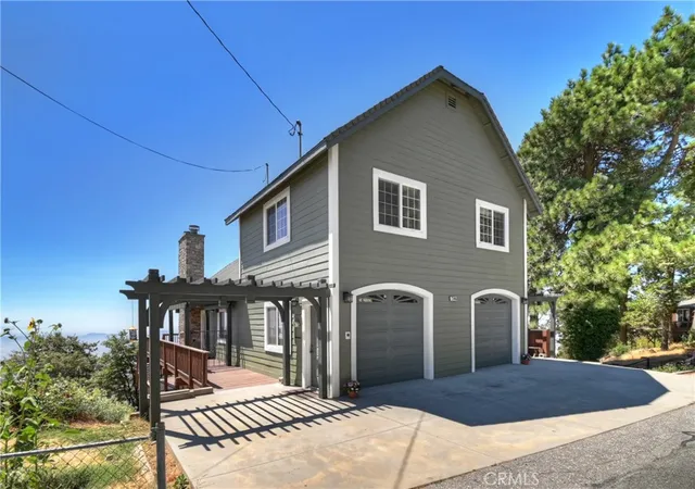 Photo 3 of Single family home for sale at 22665 Valley View Dr, Crestline, CA 92325 | MLS# IG25189351 | Listing updated on 2026-09-11