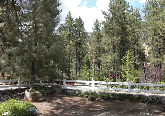 4th image of 5865 Elm St, Wrightwood, CA 92397 | MLS# HD25190243