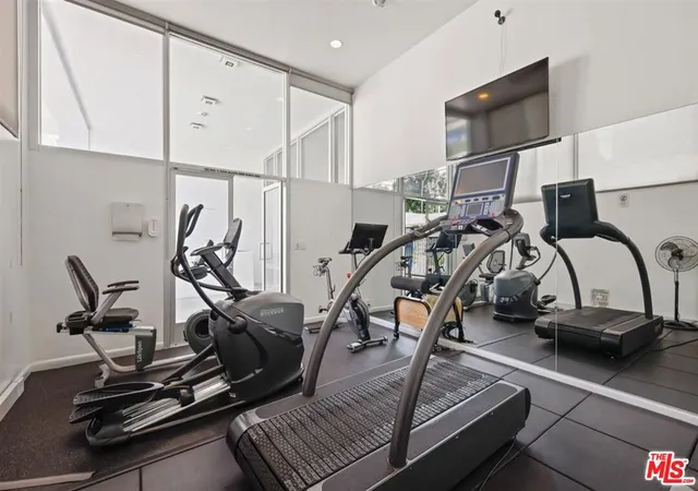 2nd image of 999 N Doheny Dr, West Hollywood, CA 90069