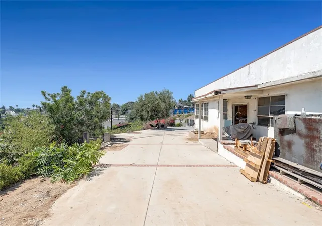 Photo 4 of Single family home for sale at 114 N Bonnie Beach Pl, Los Angeles, CA 90063 | MLS# CV25191293 | Listing updated on 2026-06-17