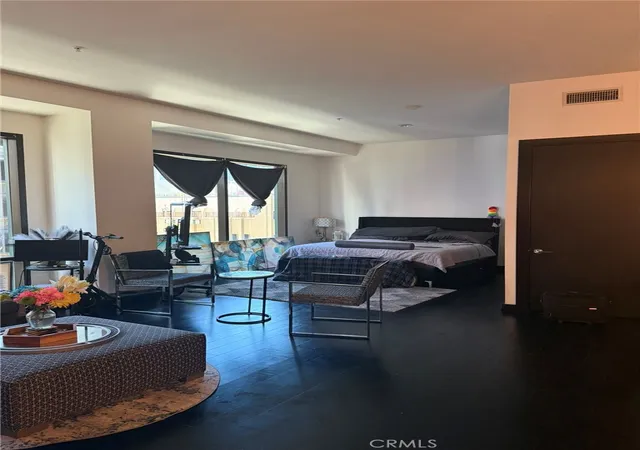 Photo 1 of Condo for sale at 655 S Hope St #902, Los Angeles, CA 90017 | MLS# DW25192079 | Listing updated on 2025-09-06