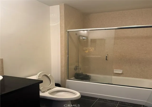 Photo 2 of Condo for sale at 655 S Hope St #902, Los Angeles, CA 90017 | MLS# DW25192079 | Listing updated on 2025-09-06