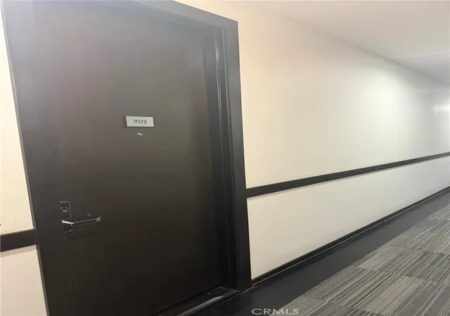 Photo 3 of Condo for sale at 655 S Hope St #902, Los Angeles, CA 90017 | MLS# DW25192079 | Listing updated on 2025-09-06
