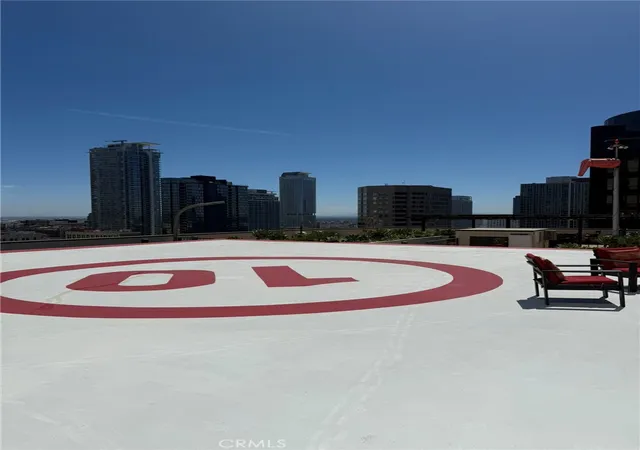 Photo 4 of Condo for sale at 655 S Hope St #902, Los Angeles, CA 90017 | MLS# DW25192079 | Listing updated on 2025-09-06