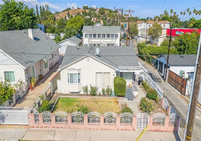 Photo 3 of Sale Pending at 3814 Portola Ave, Los Angeles, CA 90032 | MLS# WS25190799 | Listing updated on 2026-10-05