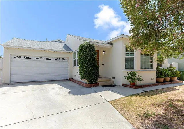 Photo 1 of Sale Pending at 18154 Gresham St, Northridge, CA 91325 | MLS# SR25193212 | Listing updated on 2025-11-10
