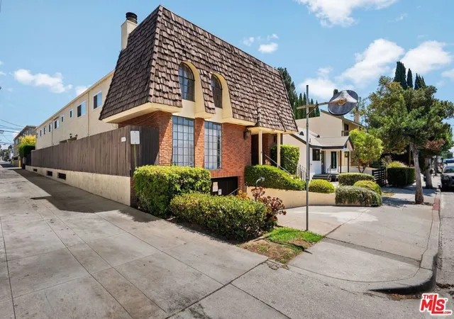 Photo 1 of Sale Pending at 1317 26th St #4, Santa Monica, CA 90404 | MLS# 25583799 | Listing updated on 2025-11-06