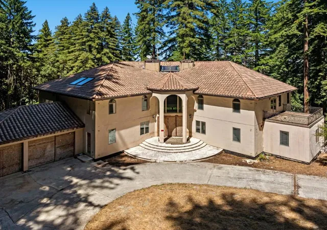 Photo 3 of Single family home for sale at 1 Reids Roost Rd, Redwood City, CA 94062 | MLS# ML82017325 | Listing updated on 2026-10-30