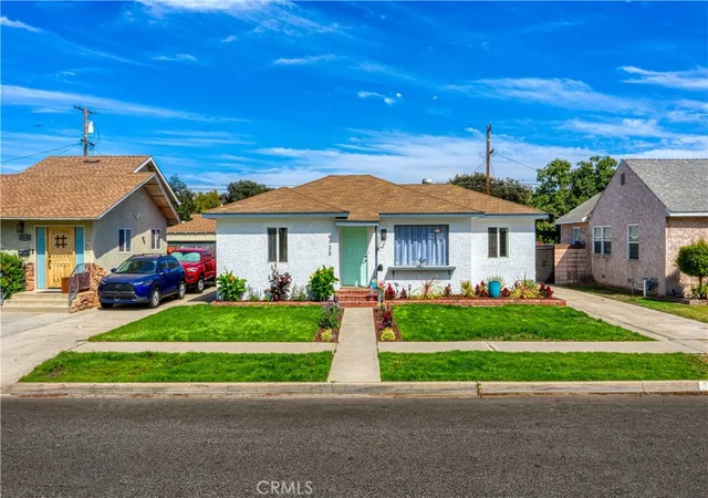 Photo 1 of Sale Pending at 6138 Pepperwood, Lakewood, CA 90712 | MLS# OC25194388 | Listing updated on 2025-11-11