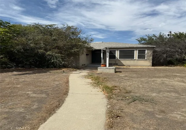 1st image of 2606 Truxtun Ave, Bakersfield, CA 93301 | MLS# CV25193996