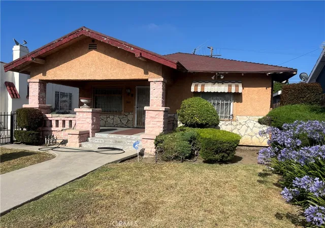Photo 1 of Sale Pending at 3612 S Gramercy Pl, Los Angeles, CA 90018 | MLS# RS25194487 | Listing updated on 2026-09-22