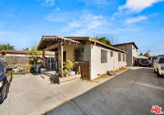 2nd image of 1114 S Kern Ave, Los Angeles, CA 90022 | MLS# 25584939