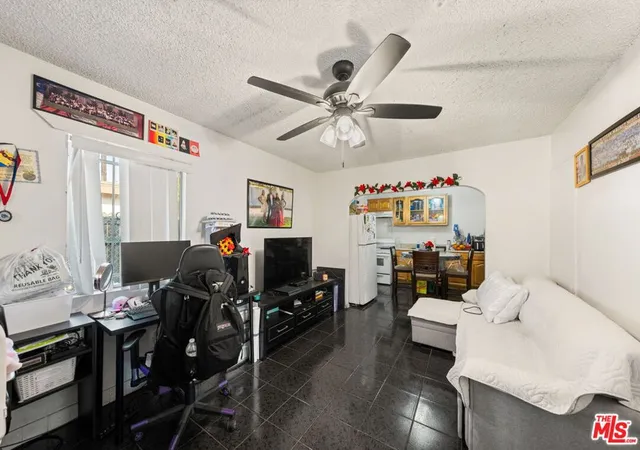 3rd image of 1114 S Kern Ave, Los Angeles, CA 90022 | MLS# 25584939