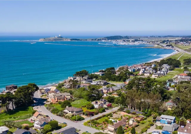 3rd image of 121 Magellan Ave, Half Moon Bay, CA 94019 | MLS# ML82019698