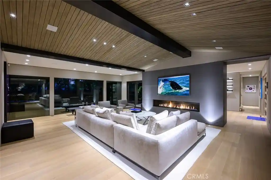 Photo 1 of Single family home for sale at 8808 Thrasher Ave, Los Angeles, CA 90069 | MLS# SB25196908 | Listing updated on 2026-10-31