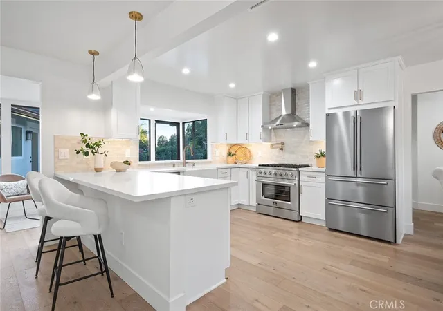 Photo 1 of Single family home for sale at 1985 Highland Oaks Dr, Arcadia, CA 91006 | MLS# AR25197764 | Listing updated on 2026-09-30