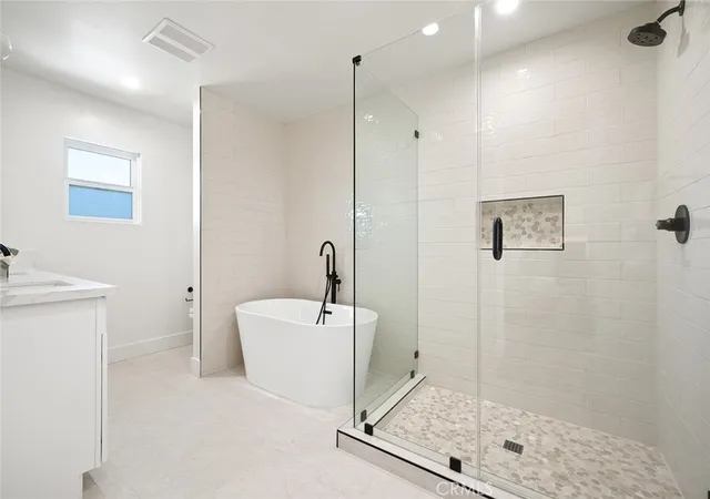 Photo 3 of Single family home for sale at 1985 Highland Oaks Dr, Arcadia, CA 91006 | MLS# AR25197764 | Listing updated on 2026-09-30