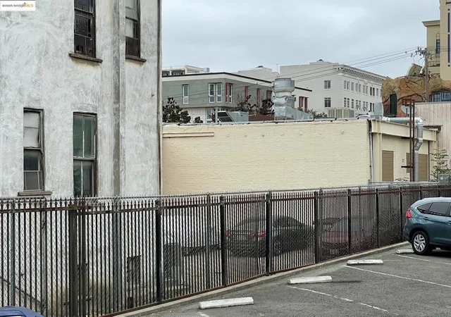 Listing Photo 5 - Condo for sale in building located at 2509 Dwight Wy, Berkeley, CA 94704