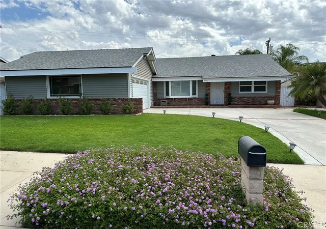 Photo 2 of Single family home for sale at 2752 Wanda Ave, Simi Valley, CA 93065 | MLS# SR25198085 | Listing updated on 2026-09-25