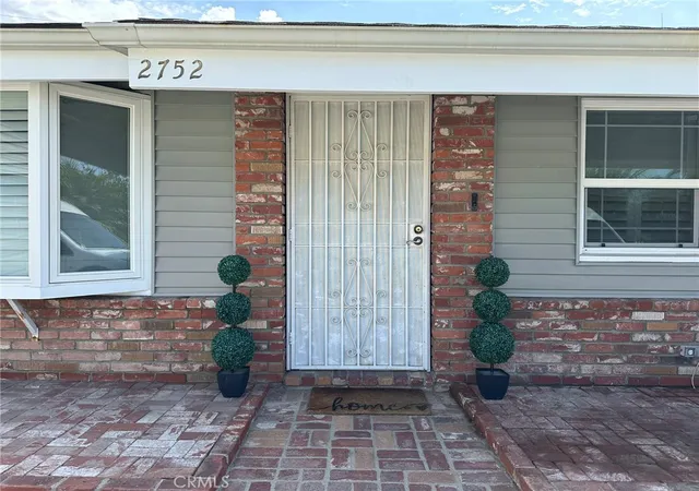 Photo 3 of Single family home for sale at 2752 Wanda Ave, Simi Valley, CA 93065 | MLS# SR25198085 | Listing updated on 2026-09-25