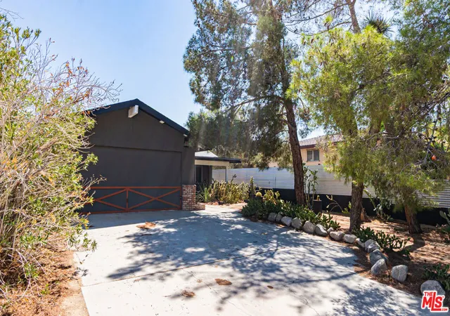 3rd image of 62033 Bonair Rd, Joshua Tree, CA 92252 | MLS# 25588159