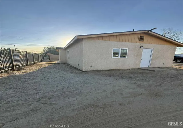 5th image of 214 Madison St, Bakersfield, CA 93307 | MLS# SR25200733