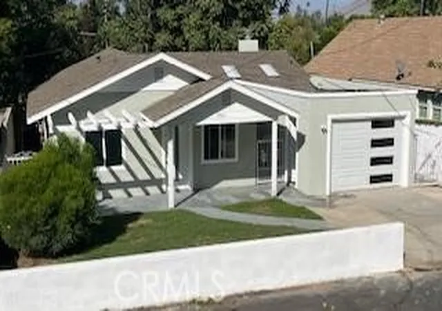 Single family home for sale at 3943 Ridge Rd, Riverside, CA 92501 | MLS# DW25175324