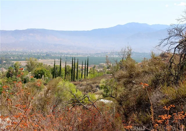 Photo 1 of Sale Pending at 21 Vista Del Valle, Hemet, CA 92544 | MLS# SW25201030 | Listing updated on 2026-03-09