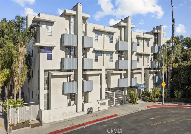 1st image of 5350 White Oak Ave #113, Encino, CA 91316 | MLS# SR25202161