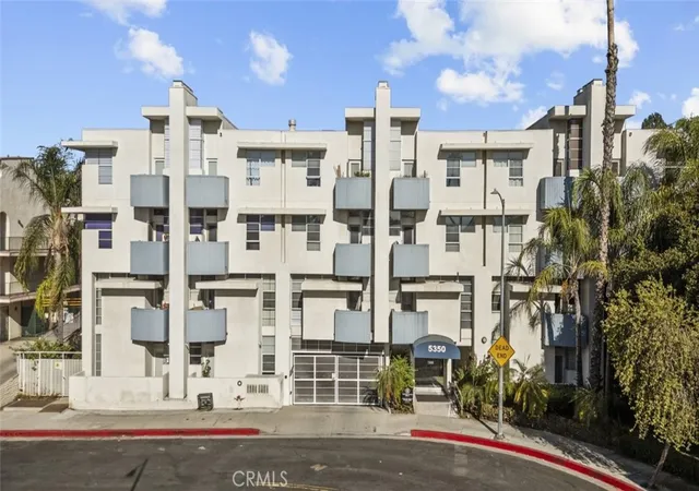 2nd image of 5350 White Oak Ave #113, Encino, CA 91316 | MLS# SR25202161