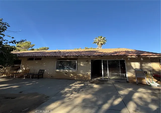 2nd image of 3160 Crowne Dr, Palmdale, CA 92551 | MLS# DW25208254