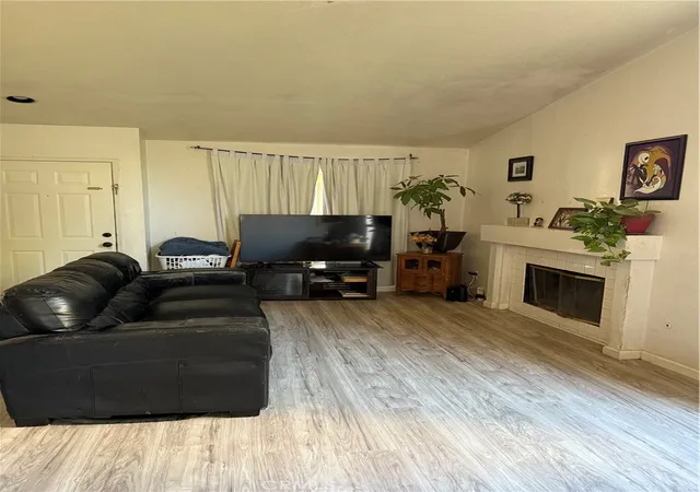 4th image of 3160 Crowne Dr, Palmdale, CA 92551 | MLS# DW25208254