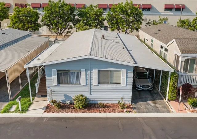 Photo 3 of Manufactured home for sale at 19127 Pioneer Blvd #9, Artesia, CA 90701 | MLS# DW25208445 | Listing updated on 2026-09-08