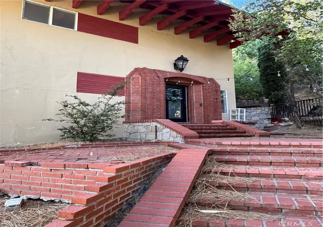 Homes for sale in Lake Arrowhead, CA | 27914 West Shore Rd, Lake Arrowhead, CA 92352 | MLS# IV25209115