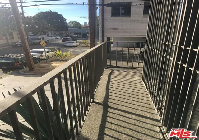 2nd image of 869 S Wooster St, Los Angeles, CA 90035