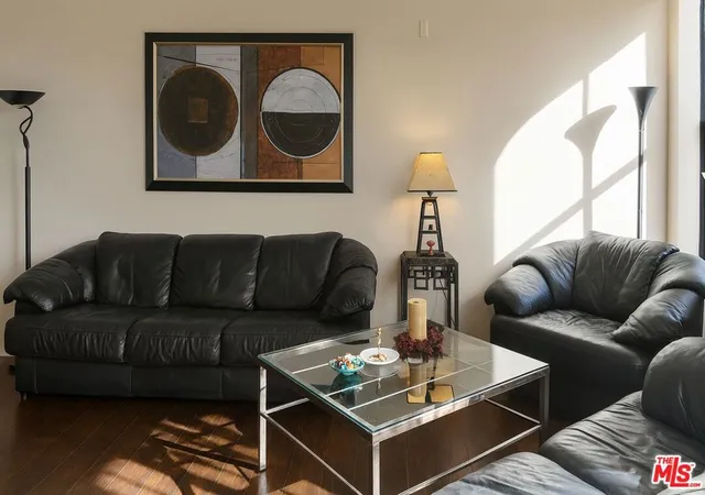 3rd image of 869 S Wooster St, Los Angeles, CA 90035