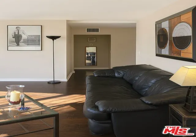 5th image of 869 S Wooster St, Los Angeles, CA 90035