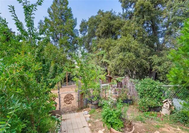 3rd image of 39065 Oak Glen Rd, Yucaipa, CA 92399 | MLS# IG25201041