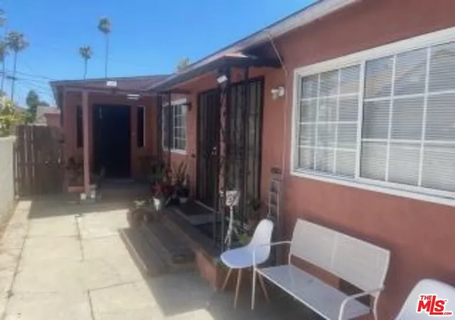 2nd image of 1502 S Redondo Blvd, Los Angeles, CA 90019 | MLS# 25590693