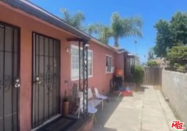 3rd image of 1502 S Redondo Blvd, Los Angeles, CA 90019 | MLS# 25590693