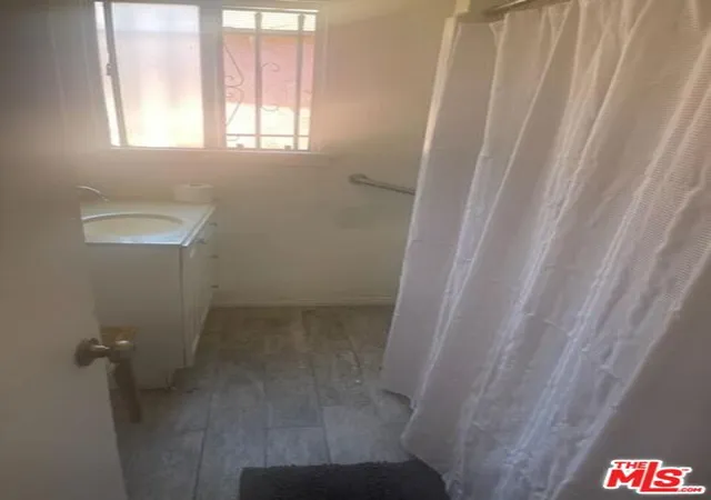 4th image of 1502 S Redondo Blvd, Los Angeles, CA 90019 | MLS# 25590693