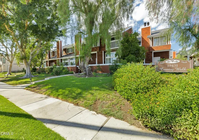 Homes for sale in Reseda, CA | 19431 Sherman Way #6, Reseda, CA 91335 | MLS# P1-24095