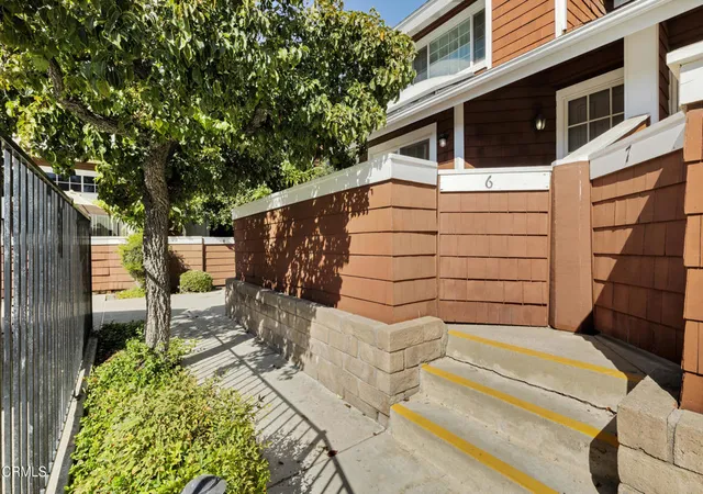 Homes for sale in Reseda, CA | 19431 Sherman Way #6, Reseda, CA 91335 | MLS# P1-24095