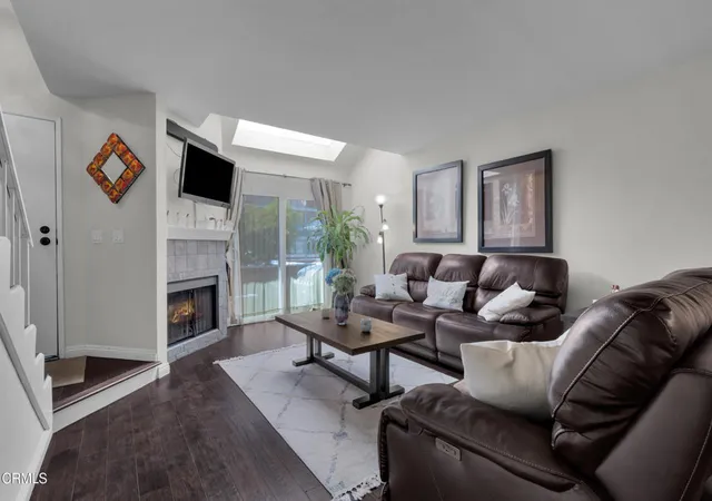 Homes for sale in Reseda, CA | 19431 Sherman Way #6, Reseda, CA 91335 | MLS# P1-24095
